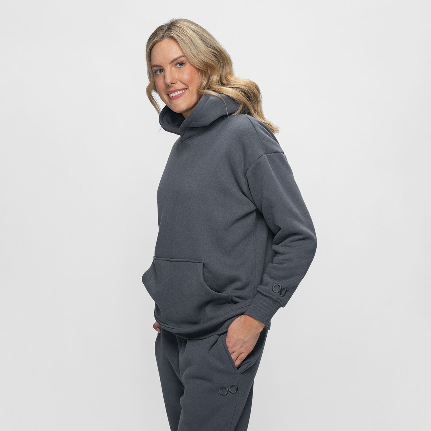 size: Victoria is 183cm wearing a size L/XL