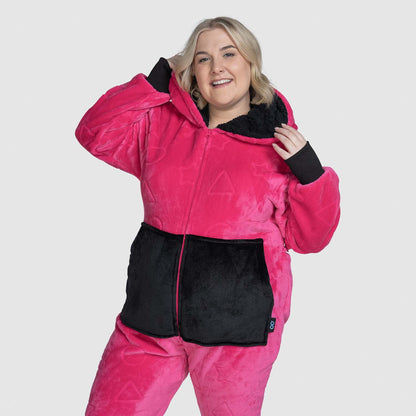 size: Montana is 165cm wearing a size L/XL