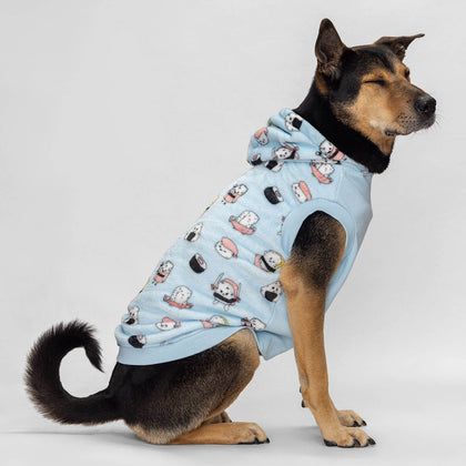 size: Luk Yuet is wearing a size XL