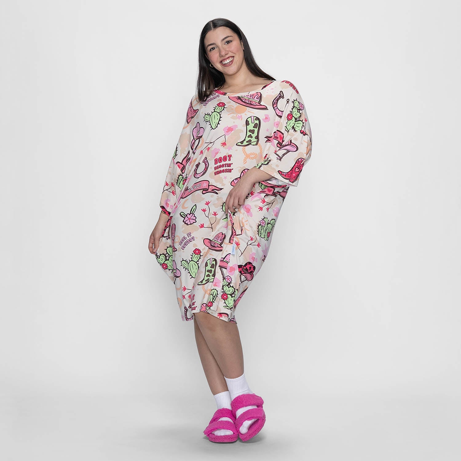 size: Sharnaya is 163cm wearing a size OSFM