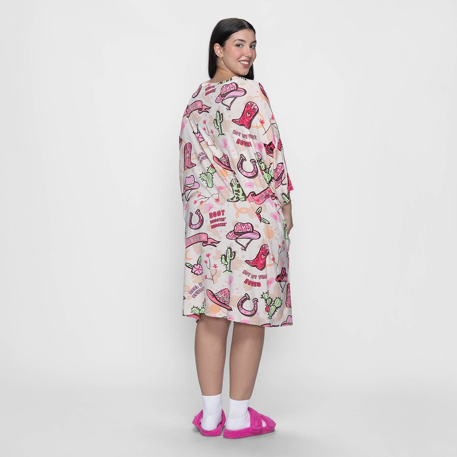 size: Sharnaya is 163cm wearing a size OSFM